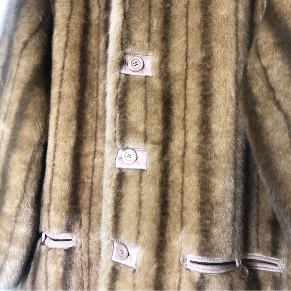 Jones New York Reversible Faux Fur Coat in Camel, size 2X. - Picture 8 of 14